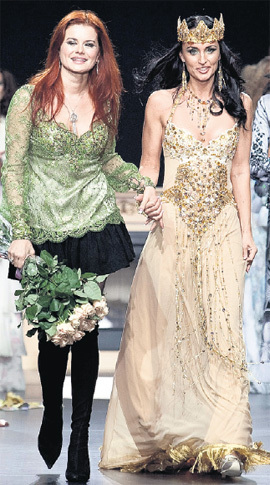 Ольга РУСАН и Ирина ВОЛК в костюме булгаковской Маргариты