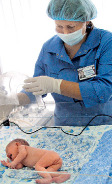 Наша Таня громко плачет, здорова, значит! - радуются в роддоме