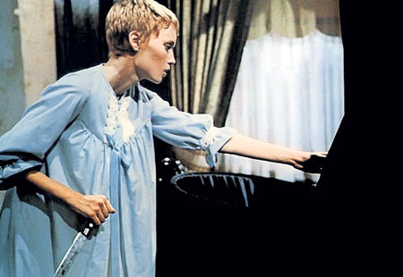 Миа ФЭРРОУ в фильме ПОЛАНСКИ «Ребёнок Розмари». Бытует мнение, что этим триллером режиссёр накликал беду на свою жену. Тем более что, по слухам, техническим консультантом картины был верховный жрец Церкви Сатаны