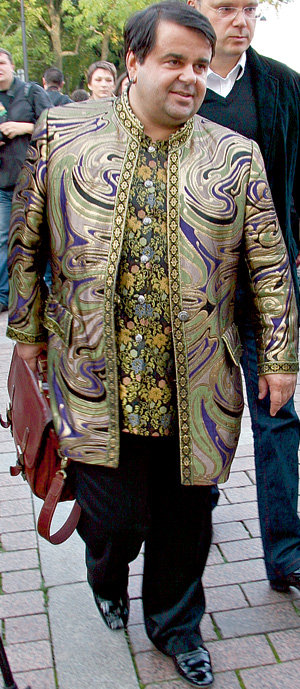 Броскому прикиду РОСТА позавидовали все звёзды голубого экрана