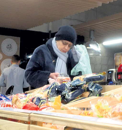 актриса вавилова биография фото сейчас. 72849557902123241. актриса вавилова биография фото сейчас фото. актриса вавилова биография фото сейчас-72849557902123241. картинка актриса вавилова биография фото сейчас. картинка 72849557902123241. Вот уже почти три десятка лет звезда советских кинохитов «Розыгрыш» и «Москва слезам не верит» Наталья ВАВИЛОВА не появляется на экране и не общается с журналистами. Затворницей актриса, недавно отметившая 59-летие, стала после того, как на съемках исторической ленты «Николай Подвойский» упала с лошади и потеряла ребенка. Поклонники гадают: как сейчас выглядит Наталья Дмитриевна и чем она занимается? EG.RU удалось узнать и то, и другое. актриса вавилова биография фото сейчас. 72849557902123241. актриса вавилова биография фото сейчас фото. актриса вавилова биография фото сейчас-72849557902123241. картинка актриса вавилова биография фото сейчас. картинка 72849557902123241. Вот уже почти три десятка лет звезда советских кинохитов «Розыгрыш» и «Москва слезам не верит» Наталья ВАВИЛОВА не появляется на экране и не общается с журналистами. Затворницей актриса, недавно отметившая 59-летие, стала после того, как на съемках исторической ленты «Николай Подвойский» упала с лошади и потеряла ребенка. Поклонники гадают: как сейчас выглядит Наталья Дмитриевна и чем она занимается? EG.RU удалось узнать и то, и другое.